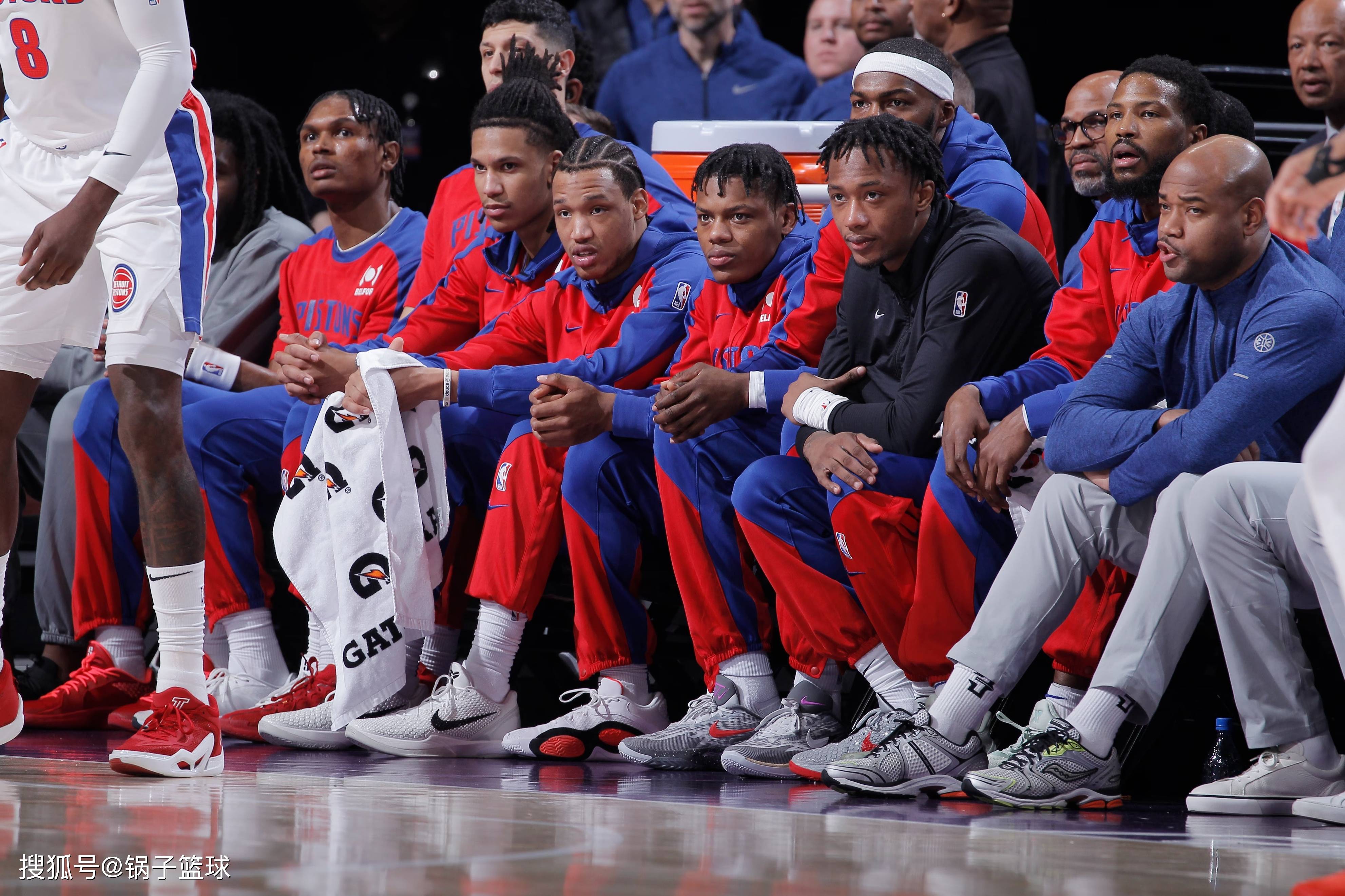  休斯敦火箭训练开放日，窗口期临场应变引观众欢呼，法甲在即，细节决定成败