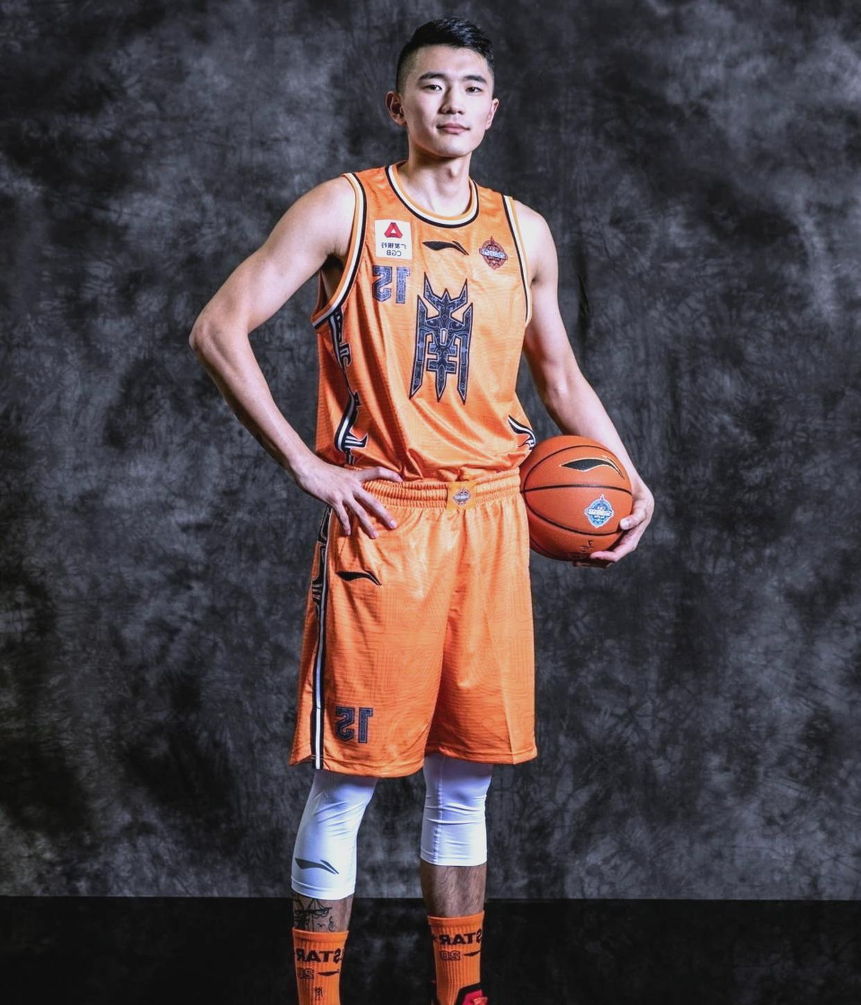  山东男篮今晚比赛直播 