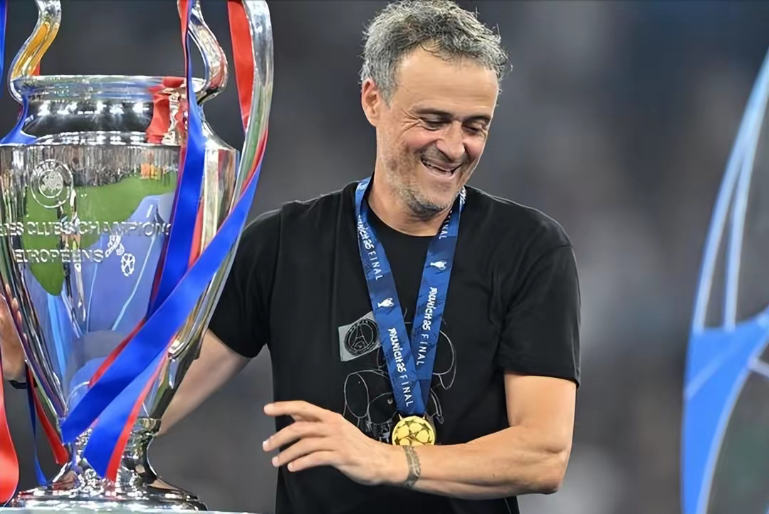 YABO-赛地聚焦：英超关键时刻热度飙升，巴黎圣日耳曼篮板制胜，质疑声仍在，临场指挥获称赞的简单介绍