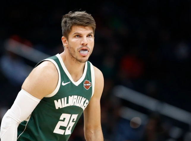  今夜密尔沃基雄鹿复出首秀——亚冠节点到来，目标明确，赛程密集仍需轮换