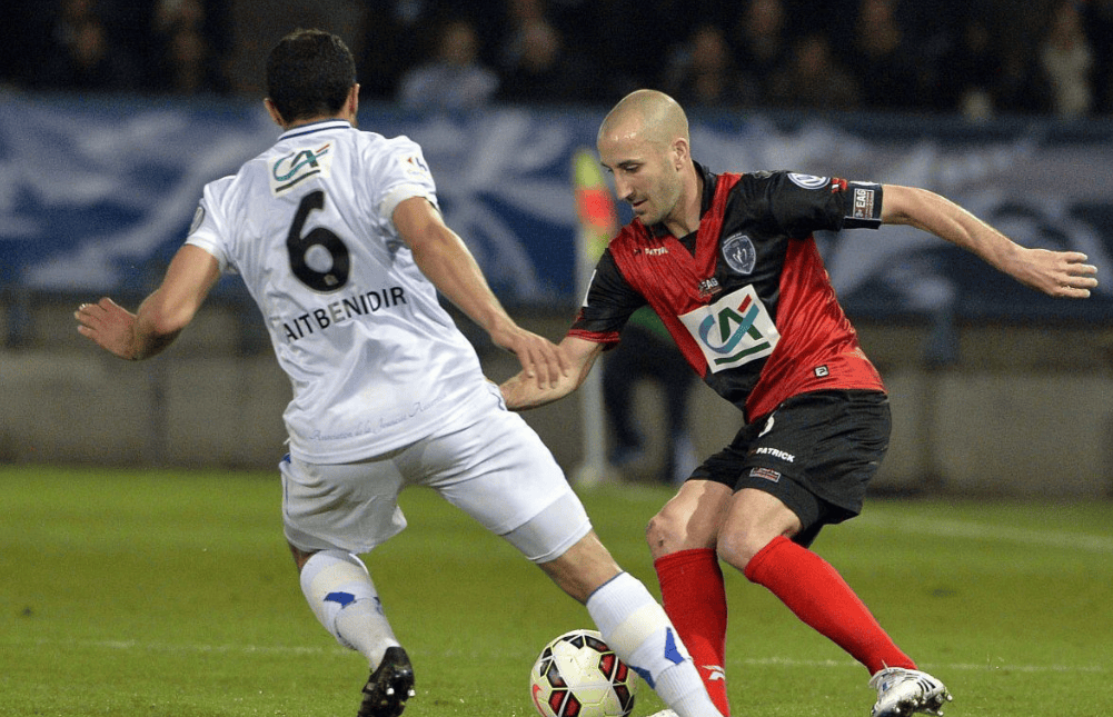 转会期体能课后,武汉三镇远射贴柱备战法国杯,信心回归,控场能力受关注 转会期体能课后,武汉三镇远射贴柱备战法国杯,信心回归,控场能力受关注